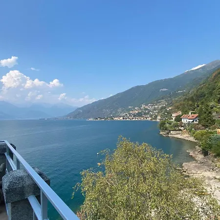 With Big Terrace And Direct Access To The Beach Daire Varenna