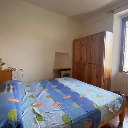 With Big Terrace And Direct Access To The Beach דירה ורנה